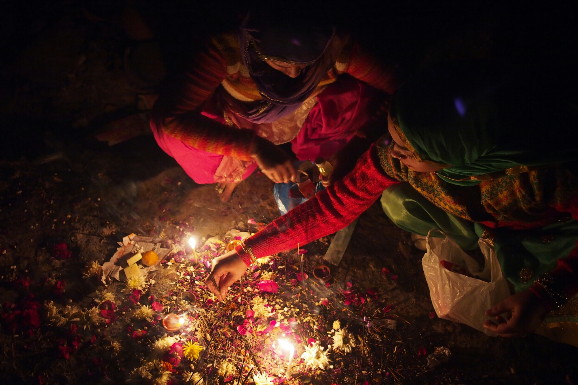 Ambiance mystique sous la mosquée